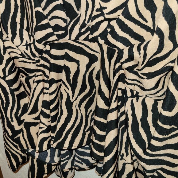 A. Calin by Flying Tomato Women's Tiger Striped Pleated Dolman Blouse Size Small - Picture 4 of 6